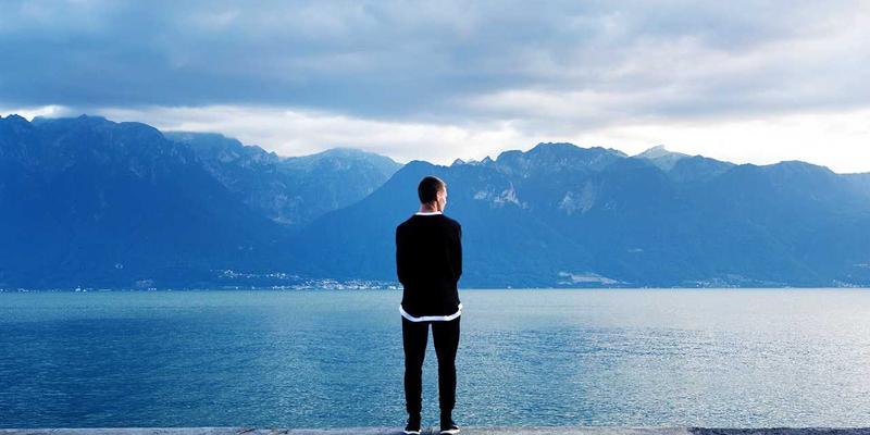 从法式穿搭到庭院艺术：打造一座会呼吸的秘密花园