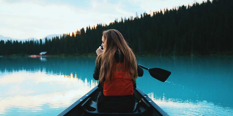 巴黎女人的衣橱秘密：用10件单品打造永不过时的法式经典胶囊衣柜